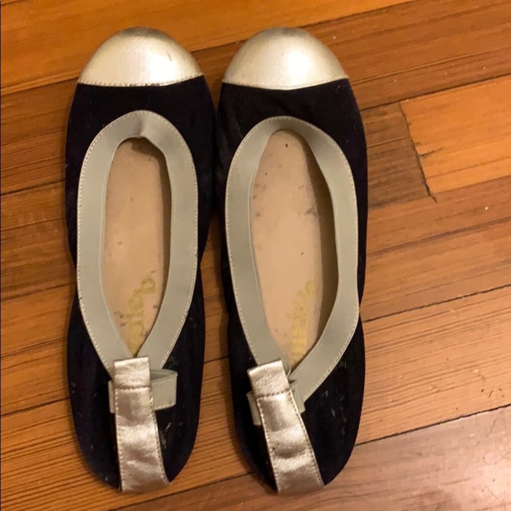 Accepting Offers!! Johnnie b navy and silver flats